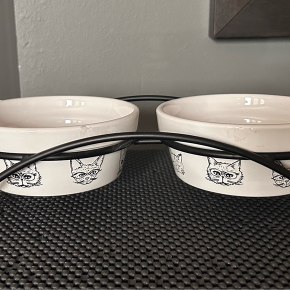 Pet Bowls On Rod Iron Stand - Picture 4 of 4